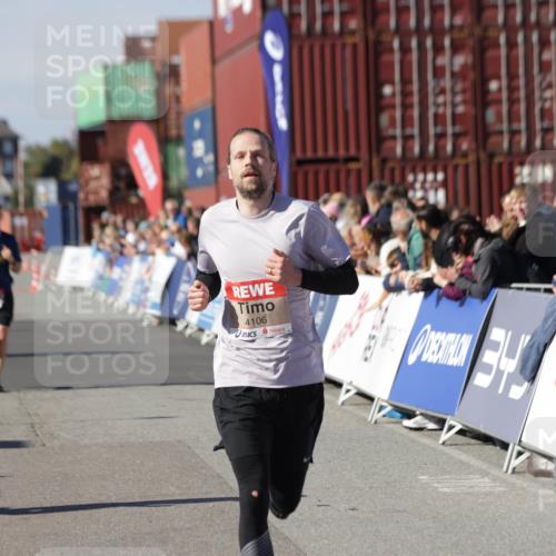 03.10.2025 - Köhlbrandbrückenlauf Jannik Wohlers http://msf.ph/oto/9093303 03.10.2025 12:54:34 Ziel 4023, 4060, 4106, 4209, 6683 meine-sportfotos.de