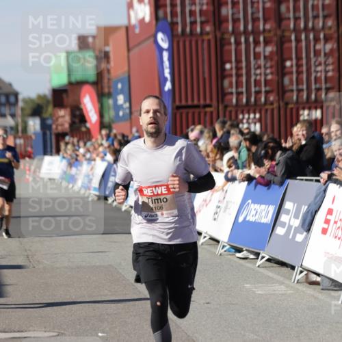 03.10.2025 - Köhlbrandbrückenlauf Jannik Wohlers http://msf.ph/oto/9093312 03.10.2025 12:54:34 Ziel 4023, 4060, 4106, 4209, 6683 meine-sportfotos.de