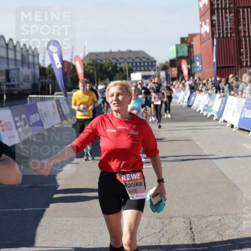 03.10.2025 - Köhlbrandbrückenlauf Jannik Wohlers http://msf.ph/oto/9093317 03.10.2025 13:20:09 Ziel 4397, 4402, 4433, 4565, 4721, 4779, 5037, 5175, 5328, 5456, 5481, 6589, 6649 meine-sportfotos.de