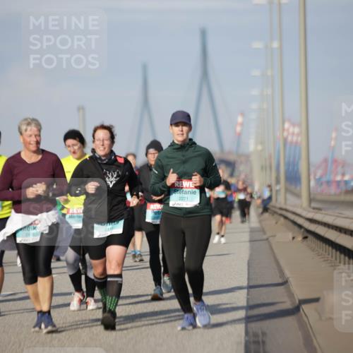 03.10.2025 - Köhlbrandbrückenlauf Jannik Wohlers http://msf.ph/oto/9093328 03.10.2025 10:12:07 Position 3 2436, 2116, 2271 meine-sportfotos.de