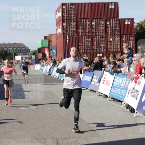 03.10.2025 - Köhlbrandbrückenlauf Jannik Wohlers http://msf.ph/oto/9093334 03.10.2025 12:54:34 Ziel 4023, 4060, 4106, 4209, 6683 meine-sportfotos.de