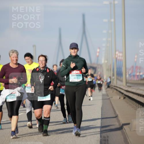 03.10.2025 - Köhlbrandbrückenlauf Jannik Wohlers http://msf.ph/oto/9093337 03.10.2025 10:12:07 Position 3 2436, 2116, 2271 meine-sportfotos.de
