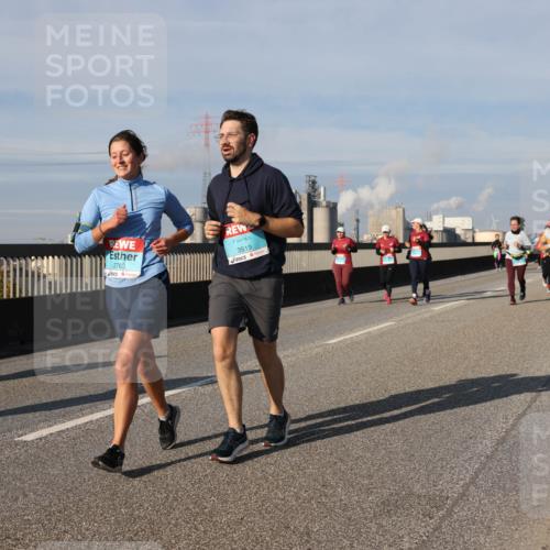 03.10.2025 - Köhlbrandbrückenlauf Lena Gebhardt http://msf.ph/oto/9093338 03.10.2025 10:08:43 Position 2 2763, 3819 meine-sportfotos.de
