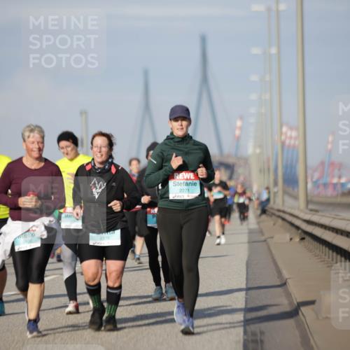 03.10.2025 - Köhlbrandbrückenlauf Jannik Wohlers http://msf.ph/oto/9093342 03.10.2025 10:12:07 Position 3 2436, 2116, 2271 meine-sportfotos.de