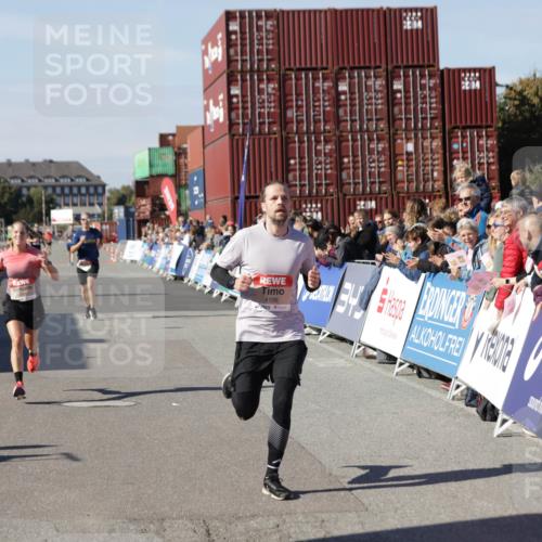 03.10.2025 - Köhlbrandbrückenlauf Jannik Wohlers http://msf.ph/oto/9093344 03.10.2025 12:54:34 Ziel 4023, 4060, 4106, 4209, 6683 meine-sportfotos.de