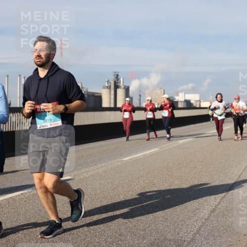 03.10.2025 - Köhlbrandbrückenlauf Lena Gebhardt http://msf.ph/oto/9093347 03.10.2025 10:08:43 Position 2 2763, 3819 meine-sportfotos.de