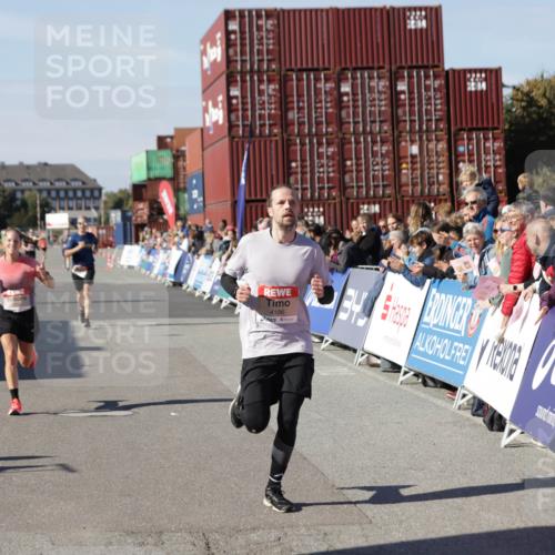 03.10.2025 - Köhlbrandbrückenlauf Jannik Wohlers http://msf.ph/oto/9093353 03.10.2025 12:54:34 Ziel 4023, 4060, 4106, 4209, 6683 meine-sportfotos.de