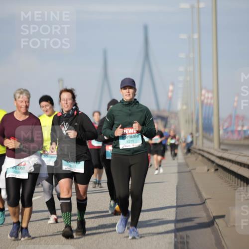 03.10.2025 - Köhlbrandbrückenlauf Jannik Wohlers http://msf.ph/oto/9093356 03.10.2025 10:12:07 Position 3 2436, 2116, 2271 meine-sportfotos.de
