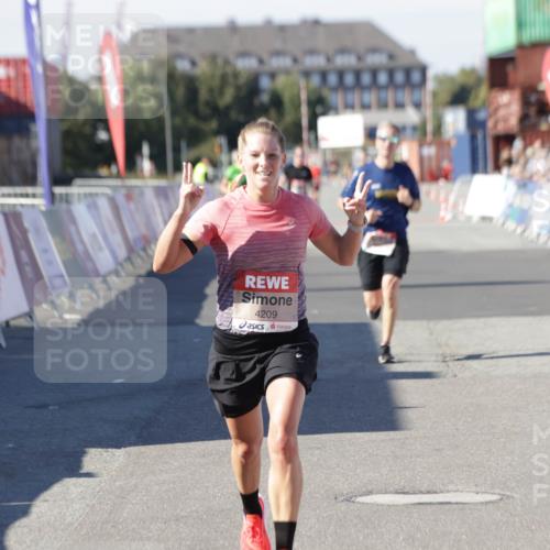 03.10.2025 - Köhlbrandbrückenlauf Jannik Wohlers http://msf.ph/oto/9093368 03.10.2025 12:54:35 Ziel 4023, 4060, 4106, 4209, 6683 meine-sportfotos.de
