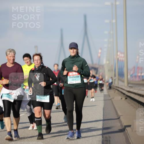 03.10.2025 - Köhlbrandbrückenlauf Jannik Wohlers http://msf.ph/oto/9093371 03.10.2025 10:12:07 Position 3 2436, 2116, 2271 meine-sportfotos.de