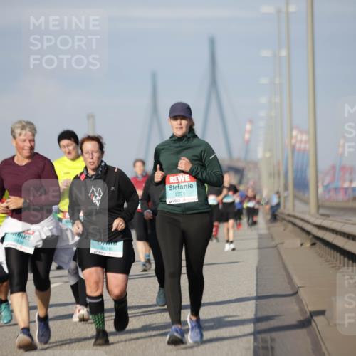 03.10.2025 - Köhlbrandbrückenlauf Jannik Wohlers http://msf.ph/oto/9093376 03.10.2025 10:12:07 Position 3 2116, 2436, 2271 meine-sportfotos.de