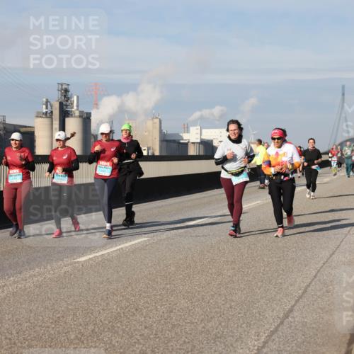 03.10.2025 - Köhlbrandbrückenlauf Lena Gebhardt http://msf.ph/oto/9093377 03.10.2025 10:08:45 Position 2  meine-sportfotos.de