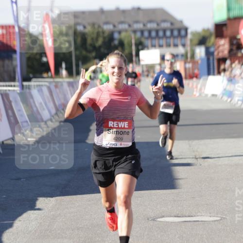 03.10.2025 - Köhlbrandbrückenlauf Jannik Wohlers http://msf.ph/oto/9093379 03.10.2025 12:54:35 Ziel 4023, 4060, 4106, 4209, 6683 meine-sportfotos.de