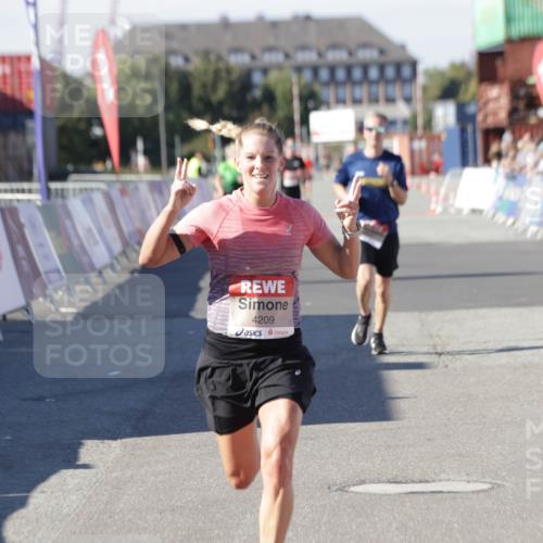 03.10.2025 - Köhlbrandbrückenlauf Jannik Wohlers http://msf.ph/oto/9093388 03.10.2025 12:54:35 Ziel 4023, 4060, 4106, 4209, 6683 meine-sportfotos.de