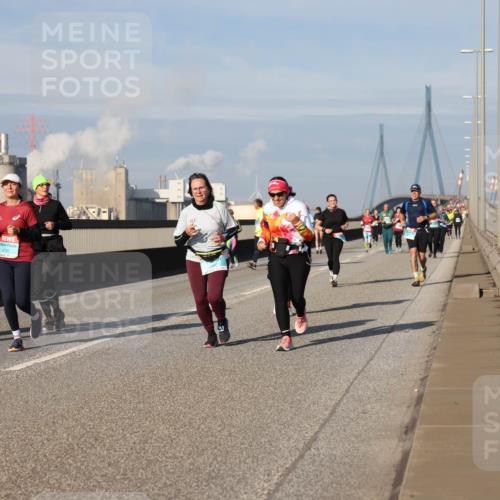 03.10.2025 - Köhlbrandbrückenlauf Lena Gebhardt http://msf.ph/oto/9093393 03.10.2025 10:08:45 Position 2  meine-sportfotos.de