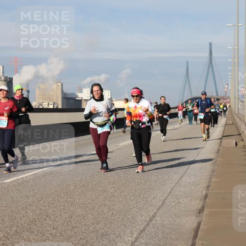 03.10.2025 - Köhlbrandbrückenlauf Lena Gebhardt http://msf.ph/oto/9093399 03.10.2025 10:08:46 Position 2 2726, 2727 meine-sportfotos.de