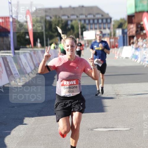 03.10.2025 - Köhlbrandbrückenlauf Jannik Wohlers http://msf.ph/oto/9093400 03.10.2025 12:54:35 Ziel 4023, 4060, 4106, 4209, 6683 meine-sportfotos.de
