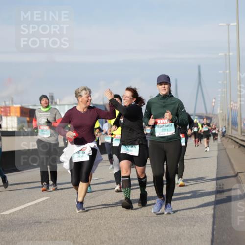 03.10.2025 - Köhlbrandbrückenlauf Jannik Wohlers http://msf.ph/oto/9093419 03.10.2025 10:12:09 Position 3 2436, 2116, 2271 meine-sportfotos.de