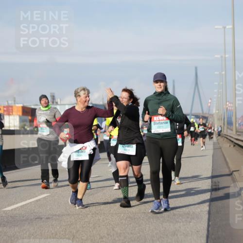 03.10.2025 - Köhlbrandbrückenlauf Jannik Wohlers http://msf.ph/oto/9093425 03.10.2025 10:12:09 Position 3 2116, 2436, 2271 meine-sportfotos.de