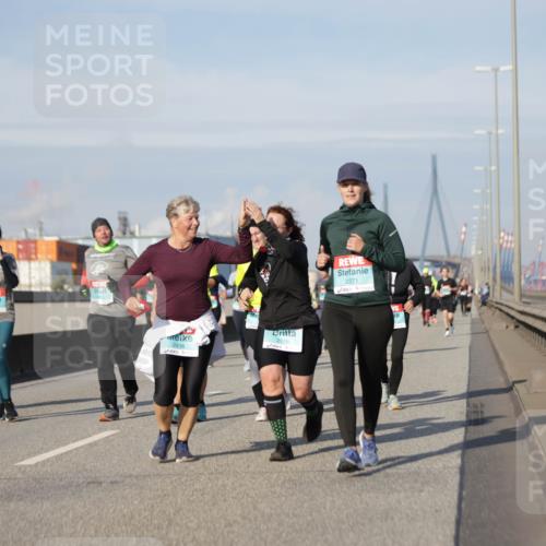 03.10.2025 - Köhlbrandbrückenlauf Jannik Wohlers http://msf.ph/oto/9093429 03.10.2025 10:12:09 Position 3 2436, 2116, 2271 meine-sportfotos.de
