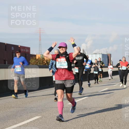 03.10.2025 - Köhlbrandbrückenlauf Jannik Wohlers http://msf.ph/oto/9093450 03.10.2025 10:00:37 Position 3 2017 meine-sportfotos.de