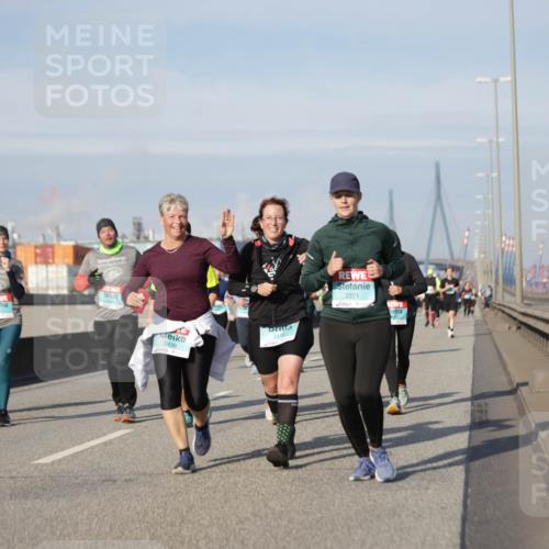 03.10.2025 - Köhlbrandbrückenlauf Jannik Wohlers http://msf.ph/oto/9093452 03.10.2025 10:12:09 Position 3 2436, 2116, 2271 meine-sportfotos.de