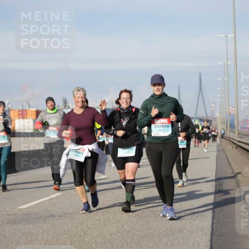 03.10.2025 - Köhlbrandbrückenlauf Jannik Wohlers http://msf.ph/oto/9093458 03.10.2025 10:12:09 Position 3 2436, 2116, 2271 meine-sportfotos.de