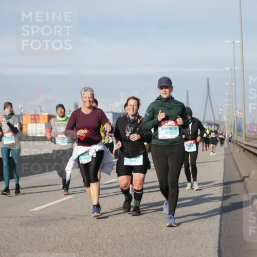 03.10.2025 - Köhlbrandbrückenlauf Jannik Wohlers http://msf.ph/oto/9093471 03.10.2025 10:12:10 Position 3 243, 2116, 2271 meine-sportfotos.de