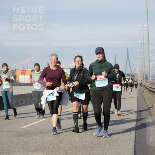03.10.2025 - Köhlbrandbrückenlauf Jannik Wohlers http://msf.ph/oto/9093478 03.10.2025 10:12:10 Position 3 2436, 2116, 2271 meine-sportfotos.de