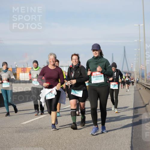 03.10.2025 - Köhlbrandbrückenlauf Jannik Wohlers http://msf.ph/oto/9093484 03.10.2025 10:12:10 Position 3 2436, 2116, 2271 meine-sportfotos.de