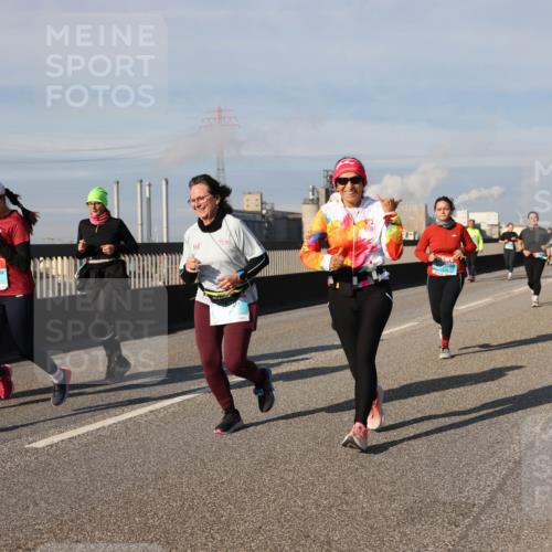 03.10.2025 - Köhlbrandbrückenlauf Lena Gebhardt http://msf.ph/oto/9093488 03.10.2025 10:08:48 Position 2 2727, 361 meine-sportfotos.de