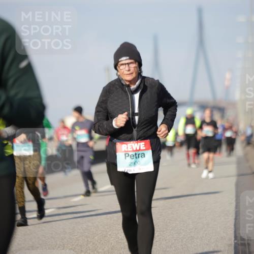 03.10.2025 - Köhlbrandbrückenlauf Jannik Wohlers http://msf.ph/oto/9093499 03.10.2025 10:12:11 Position 3 2900 meine-sportfotos.de