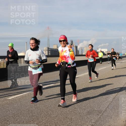 03.10.2025 - Köhlbrandbrückenlauf Lena Gebhardt http://msf.ph/oto/9093504 03.10.2025 10:08:49 Position 2 2726, 2727, 361, 2441 meine-sportfotos.de