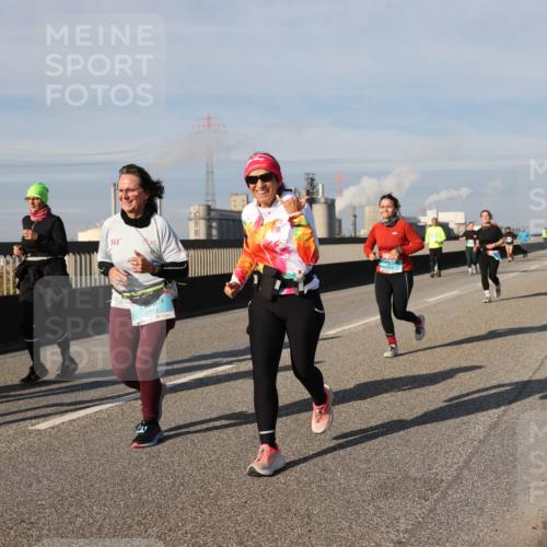 03.10.2025 - Köhlbrandbrückenlauf Lena Gebhardt http://msf.ph/oto/9093511 03.10.2025 10:08:49 Position 2 2727, 361, 244 meine-sportfotos.de