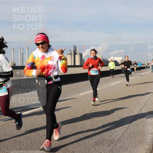 03.10.2025 - Köhlbrandbrückenlauf Lena Gebhardt http://msf.ph/oto/9093516 03.10.2025 10:08:49 Position 2 2441 meine-sportfotos.de