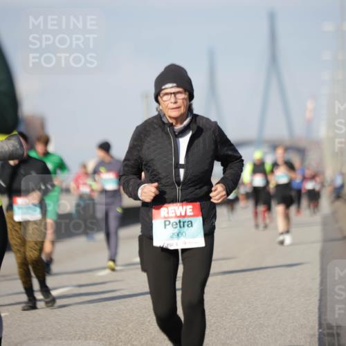 03.10.2025 - Köhlbrandbrückenlauf Jannik Wohlers http://msf.ph/oto/9093517 03.10.2025 10:12:11 Position 3 2900 meine-sportfotos.de