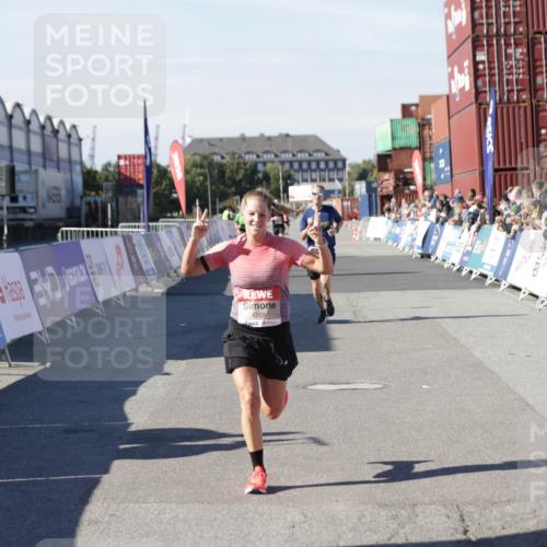03.10.2025 - Köhlbrandbrückenlauf Jannik Wohlers http://msf.ph/oto/9093520 03.10.2025 12:54:36 Ziel 4023, 4060, 4106, 4209, 6683 meine-sportfotos.de