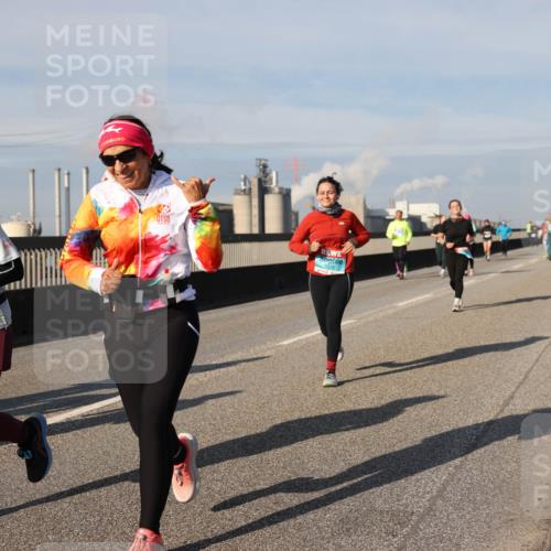 03.10.2025 - Köhlbrandbrückenlauf Lena Gebhardt http://msf.ph/oto/9093527 03.10.2025 10:08:49 Position 2 2441, 3479 meine-sportfotos.de