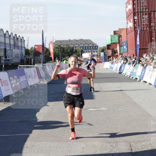 03.10.2025 - Köhlbrandbrückenlauf Jannik Wohlers http://msf.ph/oto/9093531 03.10.2025 12:54:36 Ziel 4023, 4060, 4106, 4209, 6683 meine-sportfotos.de