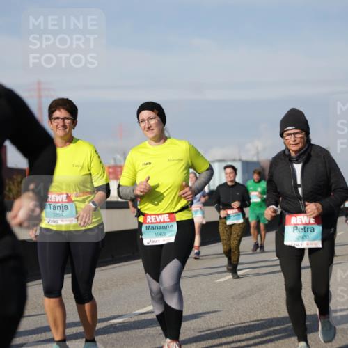 03.10.2025 - Köhlbrandbrückenlauf Jannik Wohlers http://msf.ph/oto/9093533 03.10.2025 10:12:12 Position 3 3254, 1963, 2900 meine-sportfotos.de