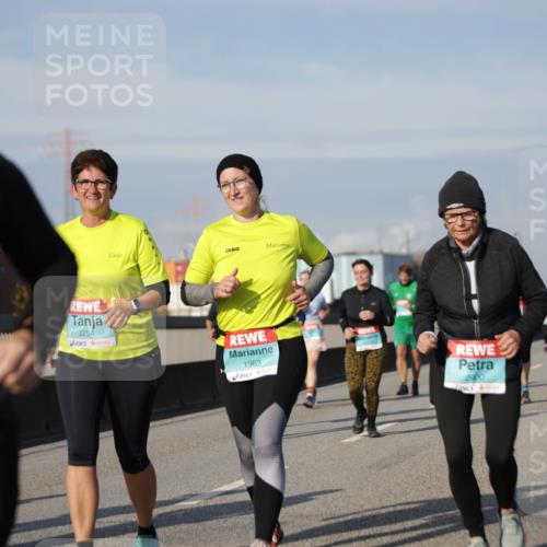 03.10.2025 - Köhlbrandbrückenlauf Jannik Wohlers http://msf.ph/oto/9093538 03.10.2025 10:12:12 Position 3 3254, 1963, 2900 meine-sportfotos.de