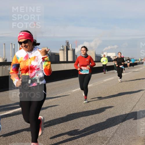 03.10.2025 - Köhlbrandbrückenlauf Lena Gebhardt http://msf.ph/oto/9093539 03.10.2025 10:08:49 Position 2 361, 2441, 3479 meine-sportfotos.de