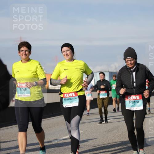 03.10.2025 - Köhlbrandbrückenlauf Jannik Wohlers http://msf.ph/oto/9093542 03.10.2025 10:12:12 Position 3 3254, 1963, 2900 meine-sportfotos.de