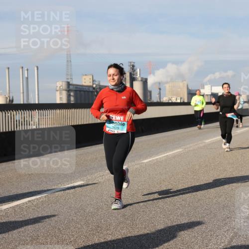 03.10.2025 - Köhlbrandbrückenlauf Lena Gebhardt http://msf.ph/oto/9093553 03.10.2025 10:08:50 Position 2 3479 meine-sportfotos.de