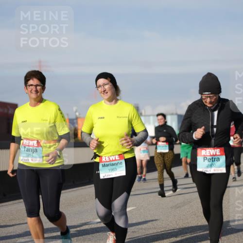 03.10.2025 - Köhlbrandbrückenlauf Jannik Wohlers http://msf.ph/oto/9093556 03.10.2025 10:12:12 Position 3 3254, 1963, 2900 meine-sportfotos.de
