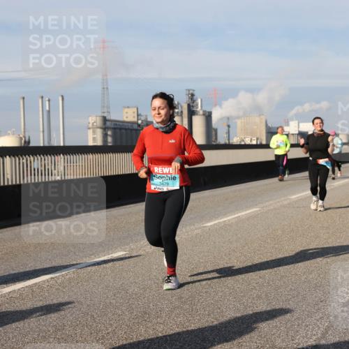 03.10.2025 - Köhlbrandbrückenlauf Lena Gebhardt http://msf.ph/oto/9093558 03.10.2025 10:08:50 Position 2 3479 meine-sportfotos.de