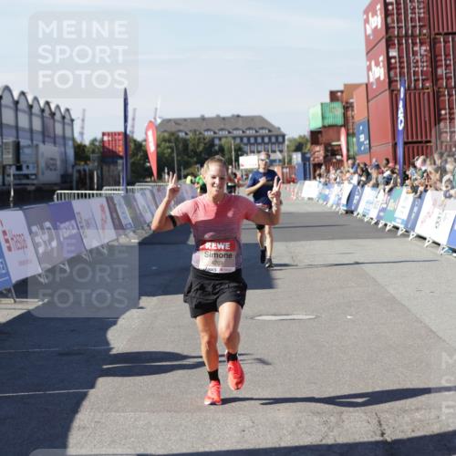 03.10.2025 - Köhlbrandbrückenlauf Jannik Wohlers http://msf.ph/oto/9093588 03.10.2025 12:54:36 Ziel 4023, 4060, 4106, 4209, 6683 meine-sportfotos.de