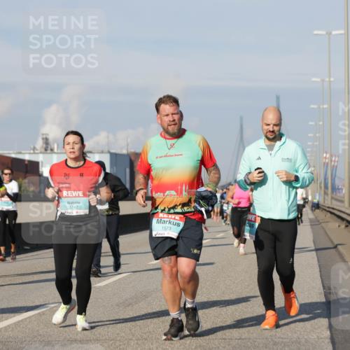 03.10.2025 - Köhlbrandbrückenlauf Jannik Wohlers http://msf.ph/oto/9093594 03.10.2025 10:00:40 Position 3 3747, 20, 25, 1573 meine-sportfotos.de