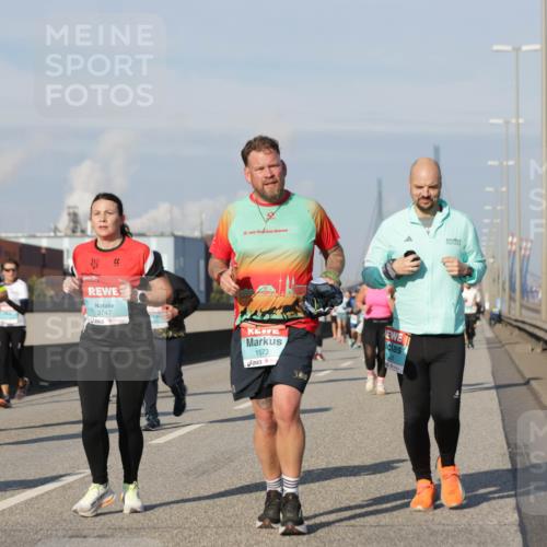 03.10.2025 - Köhlbrandbrückenlauf Jannik Wohlers http://msf.ph/oto/9093599 03.10.2025 10:00:40 Position 3 3747, 20, 1573 meine-sportfotos.de