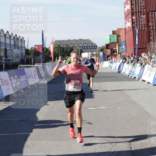 03.10.2025 - Köhlbrandbrückenlauf Jannik Wohlers http://msf.ph/oto/9093602 03.10.2025 12:54:36 Ziel 4023, 4060, 4106, 4209, 6683 meine-sportfotos.de